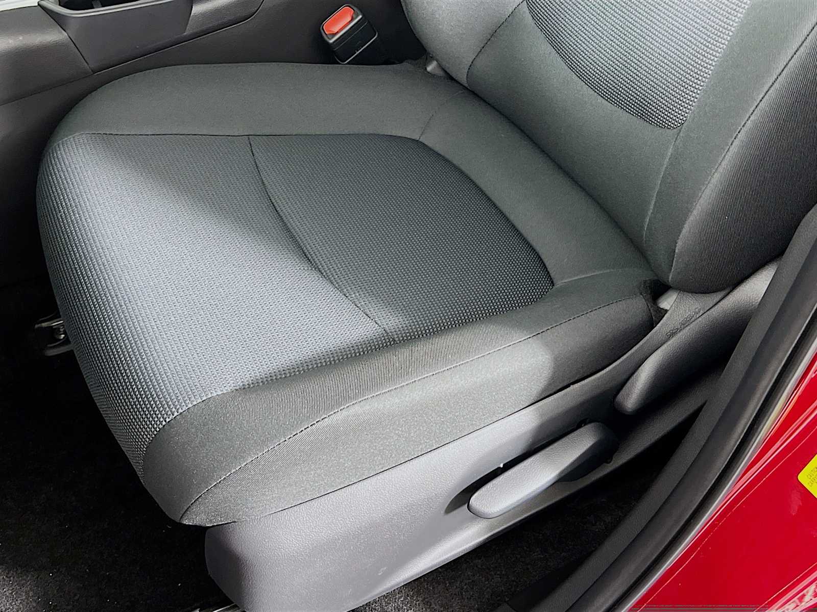 2025 Toyota RAV4 LE - Photo 17