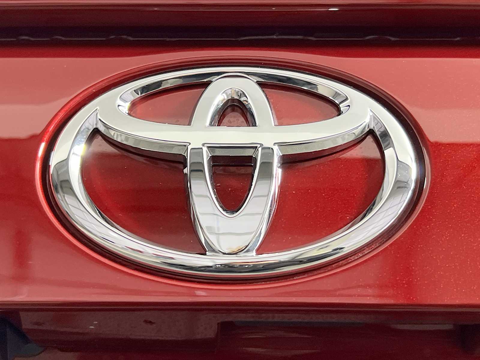 2025 Toyota RAV4 LE - Photo 18
