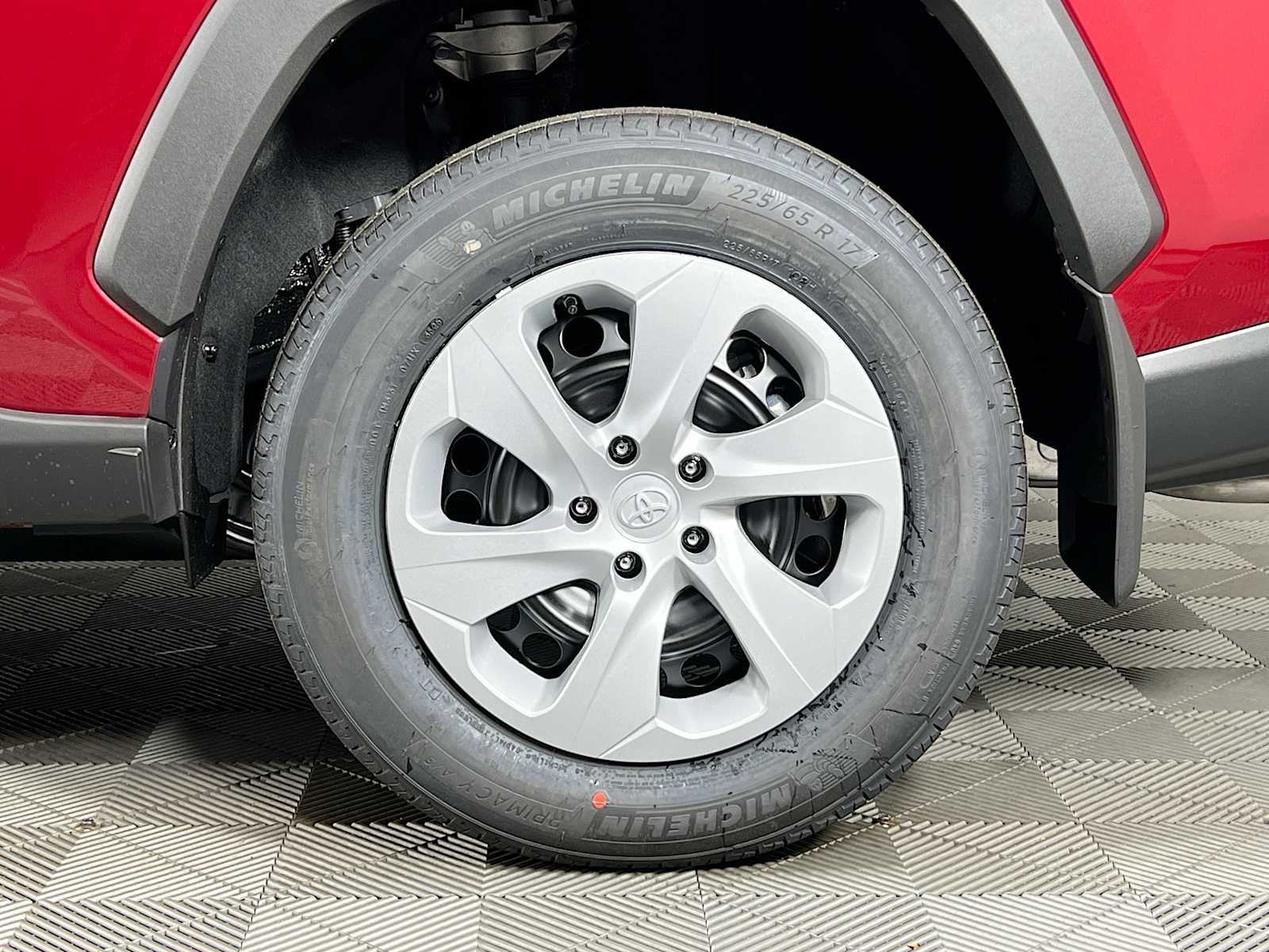 2025 Toyota RAV4 LE - Photo 19