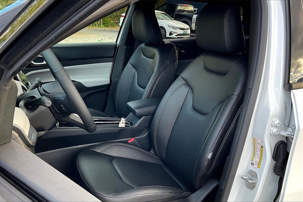 2025 Jeep Compass Limited - Photo 11