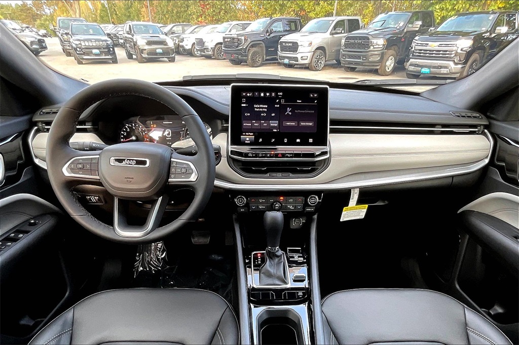 2025 Jeep Compass Limited - Photo 12