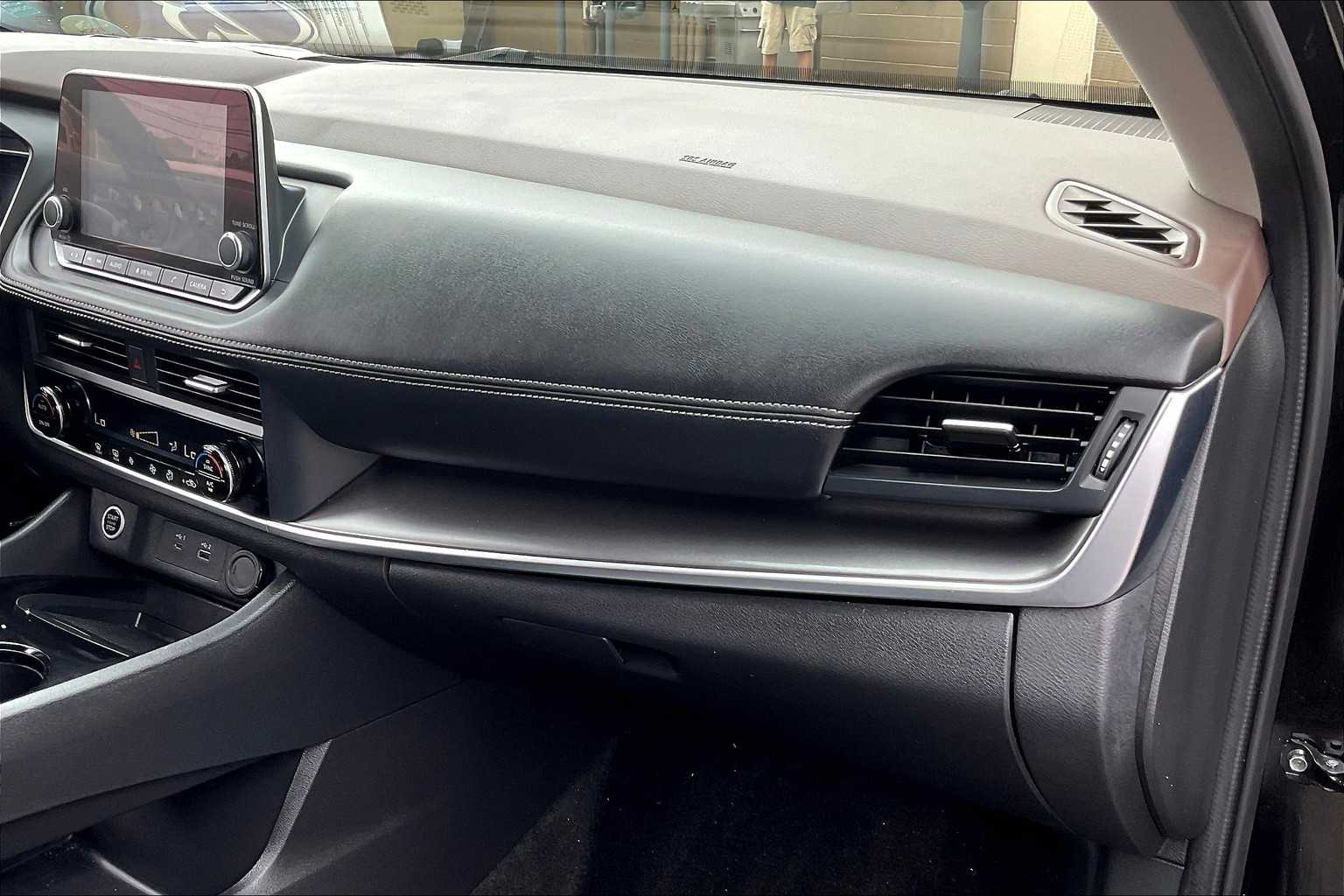 2023 Nissan Rogue SV - Photo 13