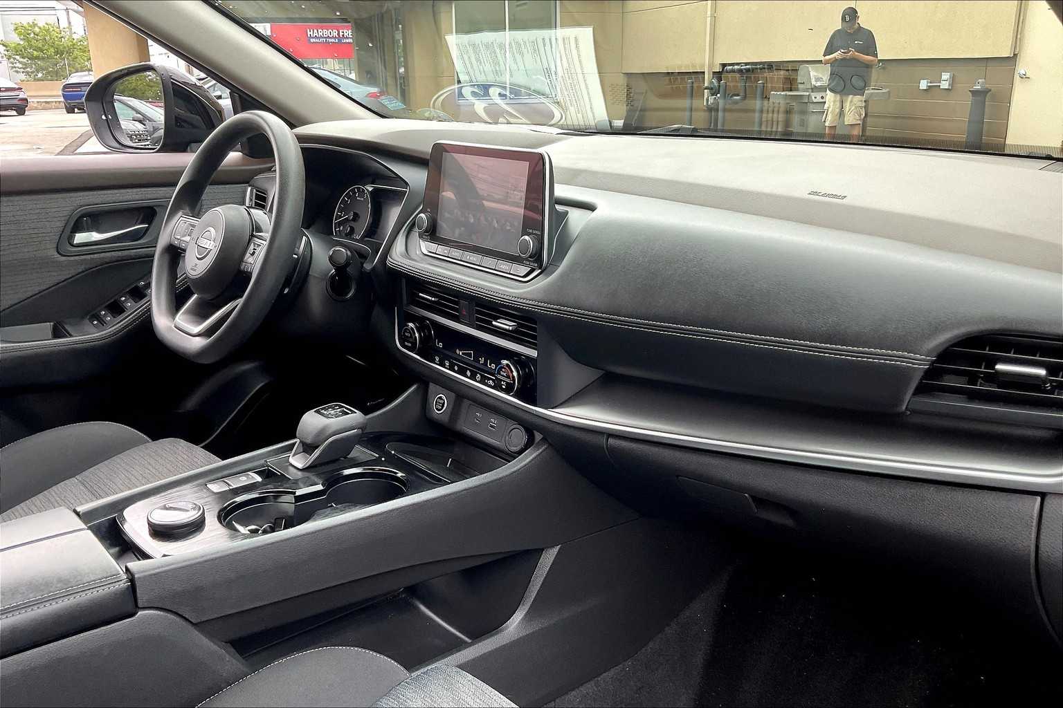 2023 Nissan Rogue SV - Photo 14