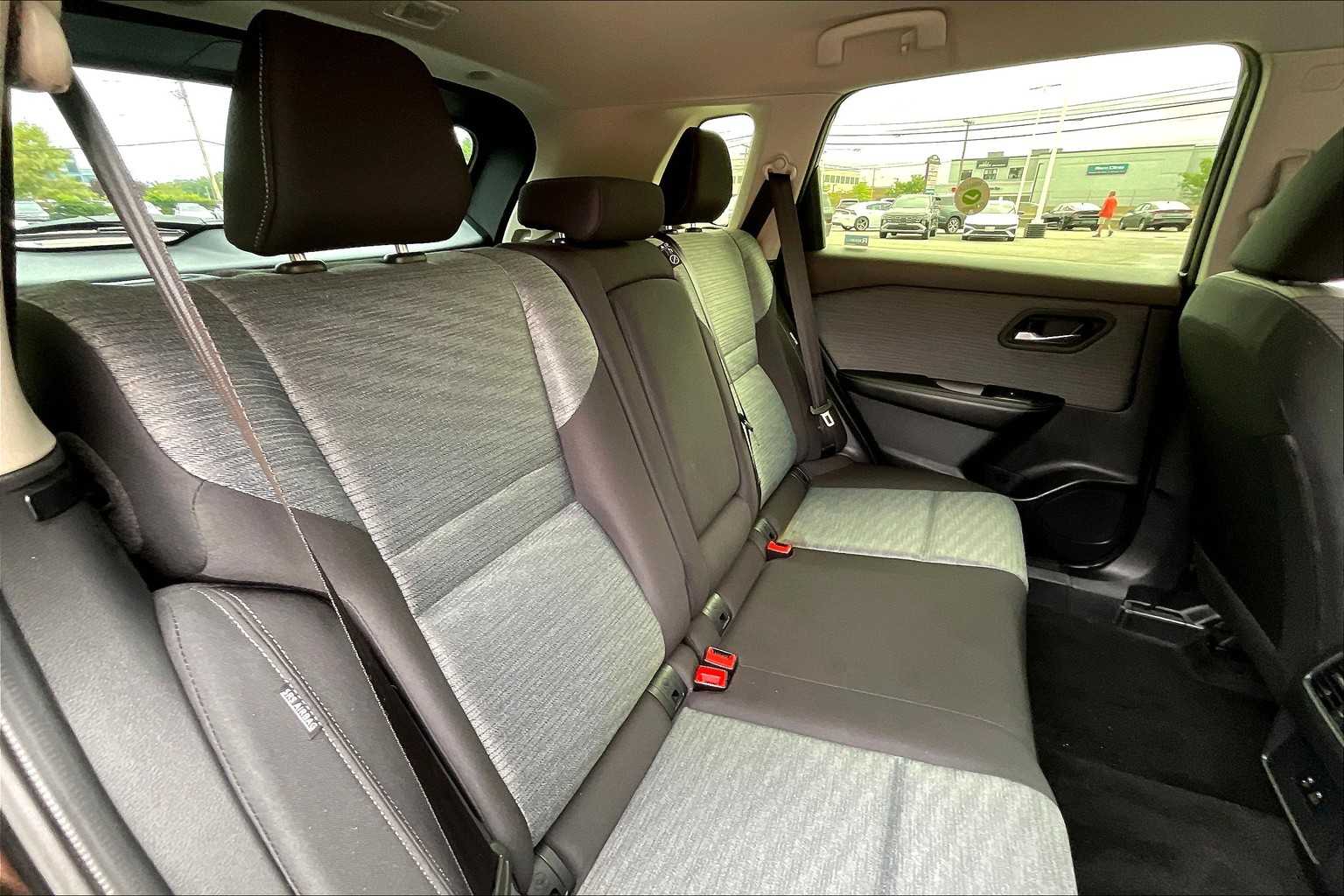 2023 Nissan Rogue SV - Photo 16
