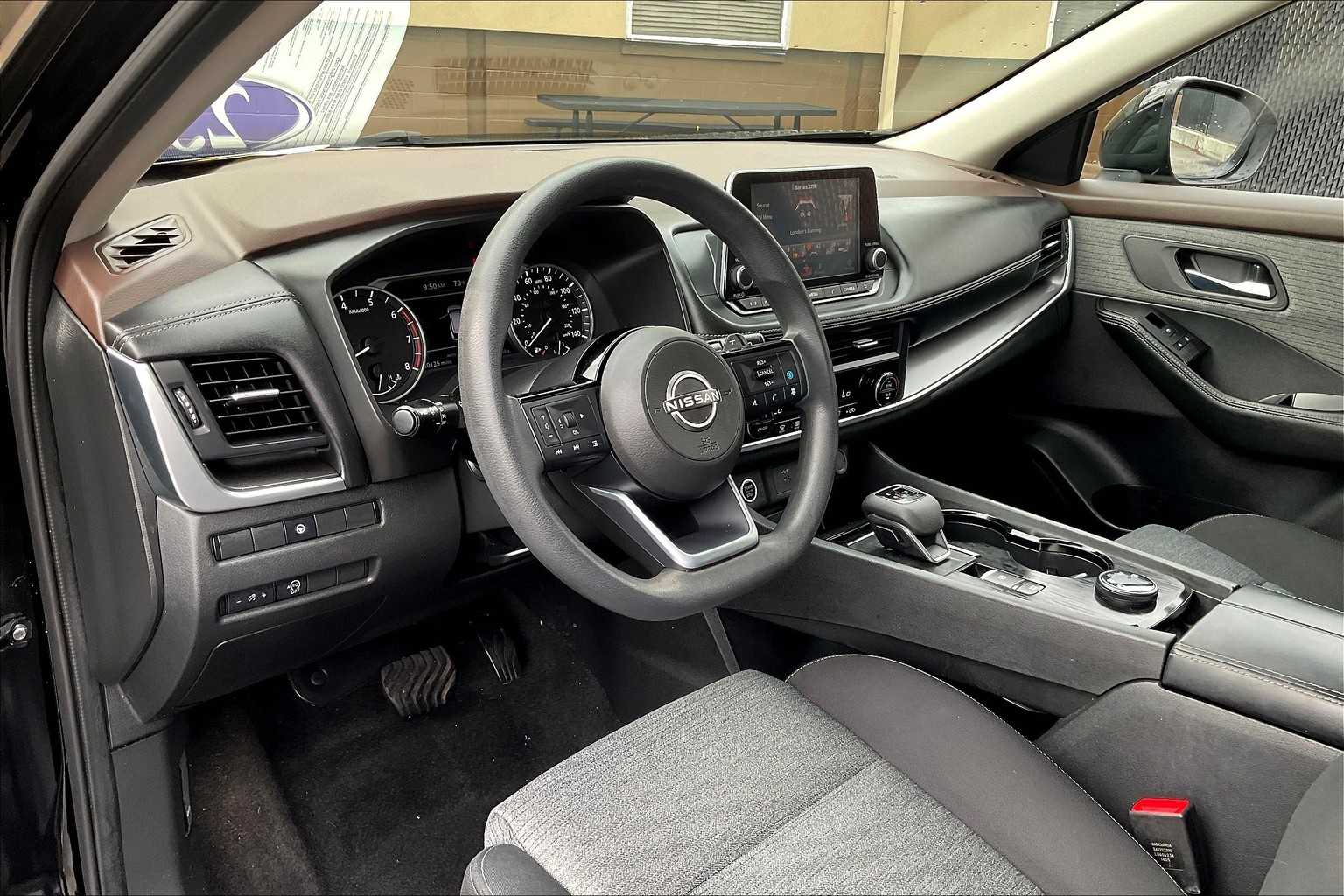 2023 Nissan Rogue SV - Photo 8