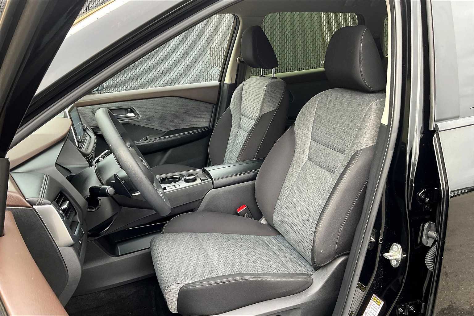 2023 Nissan Rogue SV - Photo 10