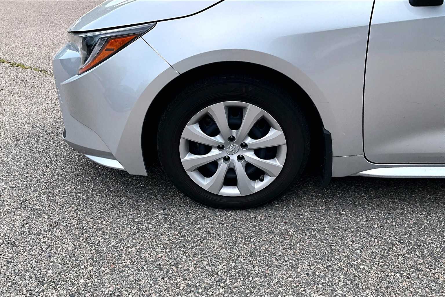 2022 Toyota Corolla LE - Photo 4