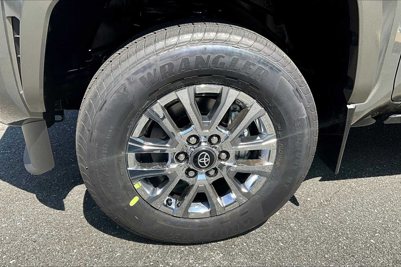 2025 Toyota Tacoma Limited - Photo 8
