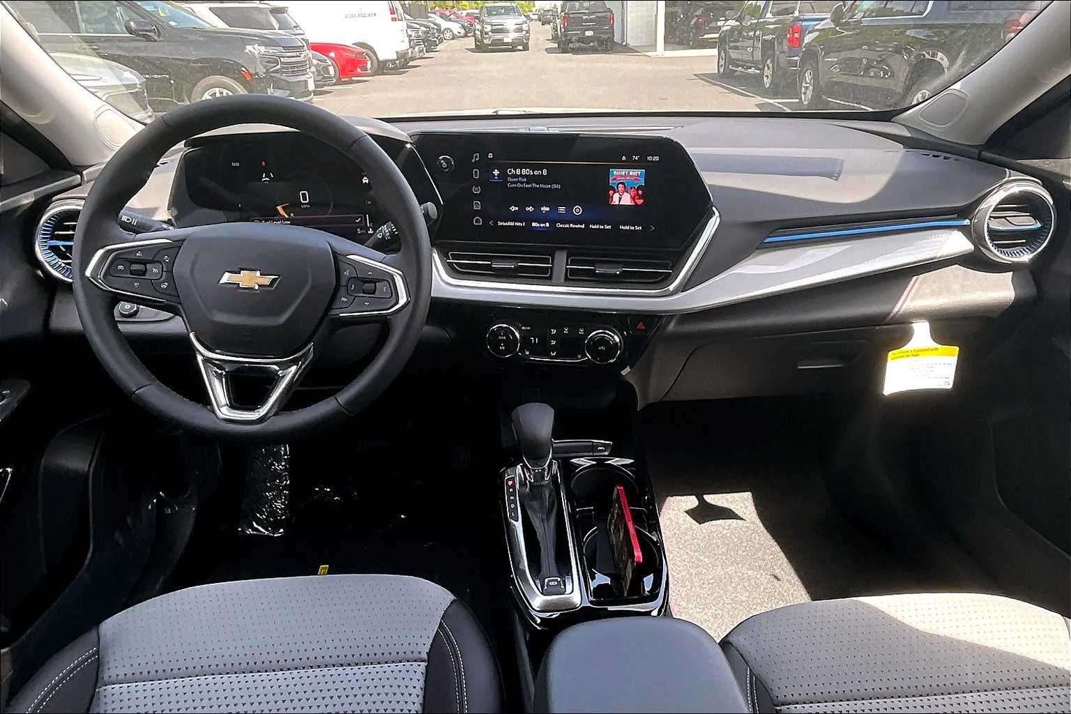 2025 Chevrolet Trax LT - Photo 12