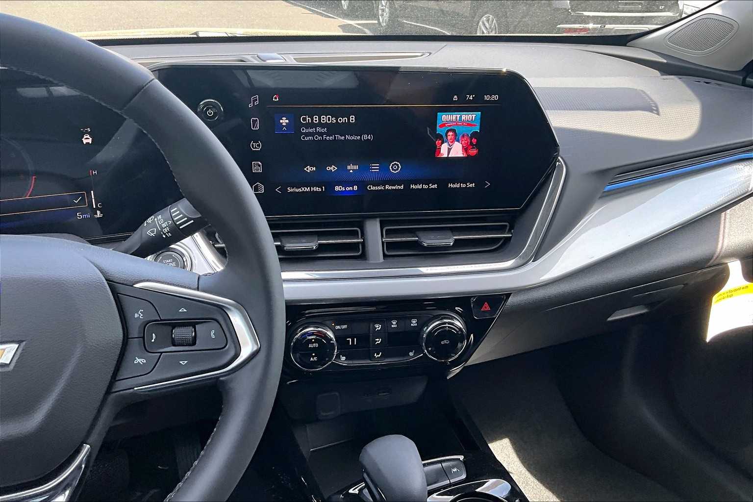 2025 Chevrolet Trax LT - Photo 13