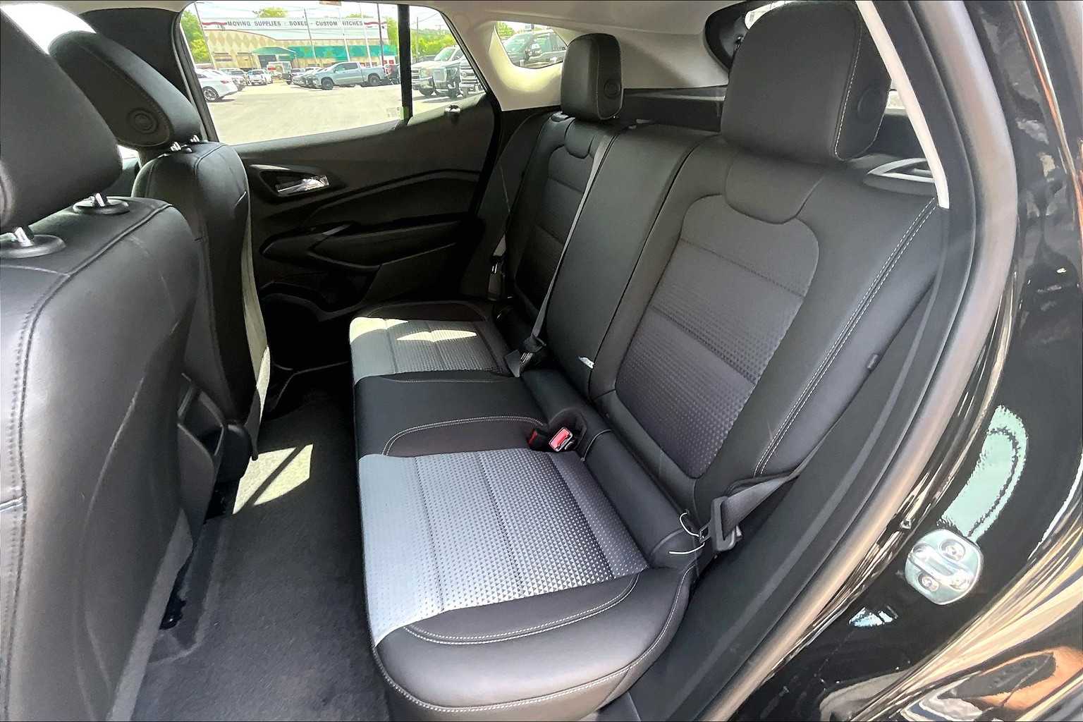 2025 Chevrolet Trax LT - Photo 15