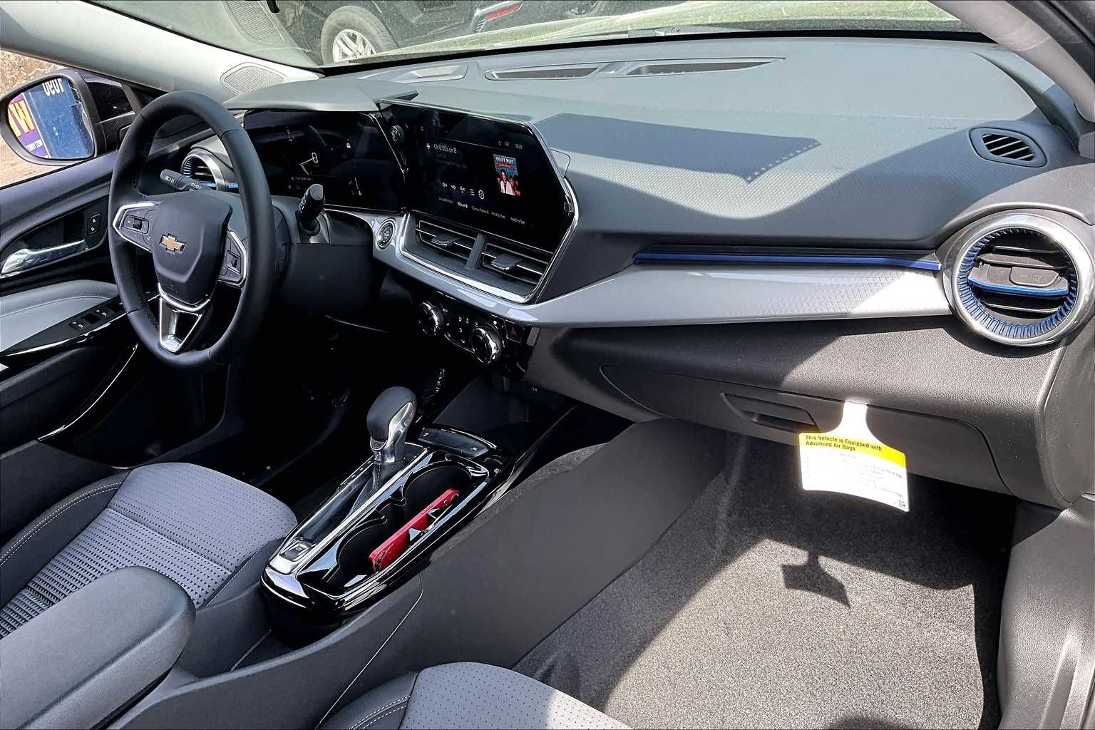 2025 Chevrolet Trax LT - Photo 10