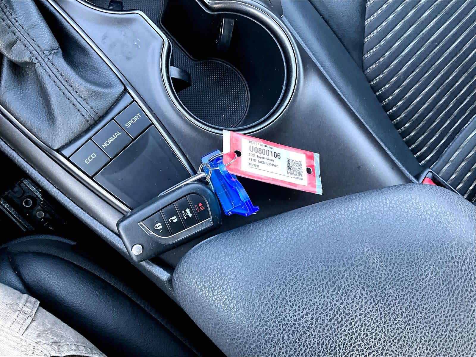 2024 Toyota Camry SE - Photo 30