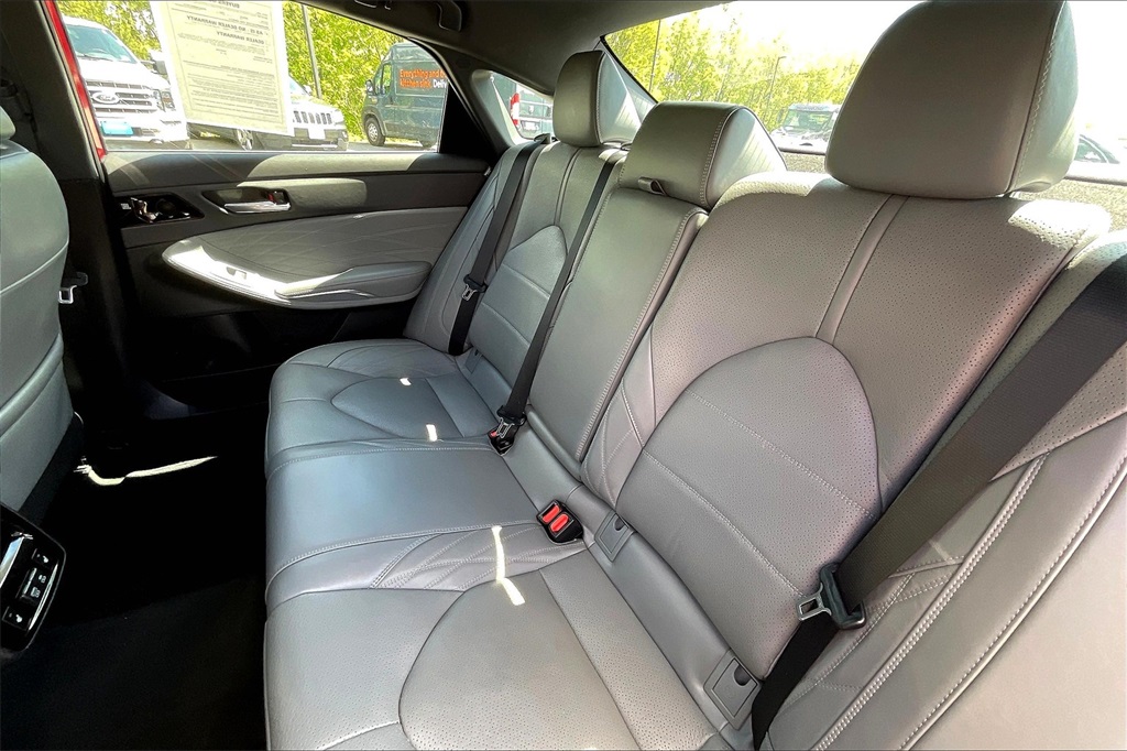 2022 Toyota Avalon Limited - Photo 14