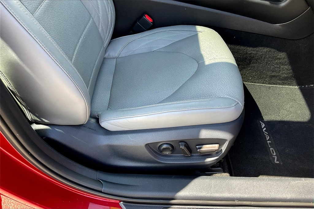 2022 Toyota Avalon Limited - Photo 37