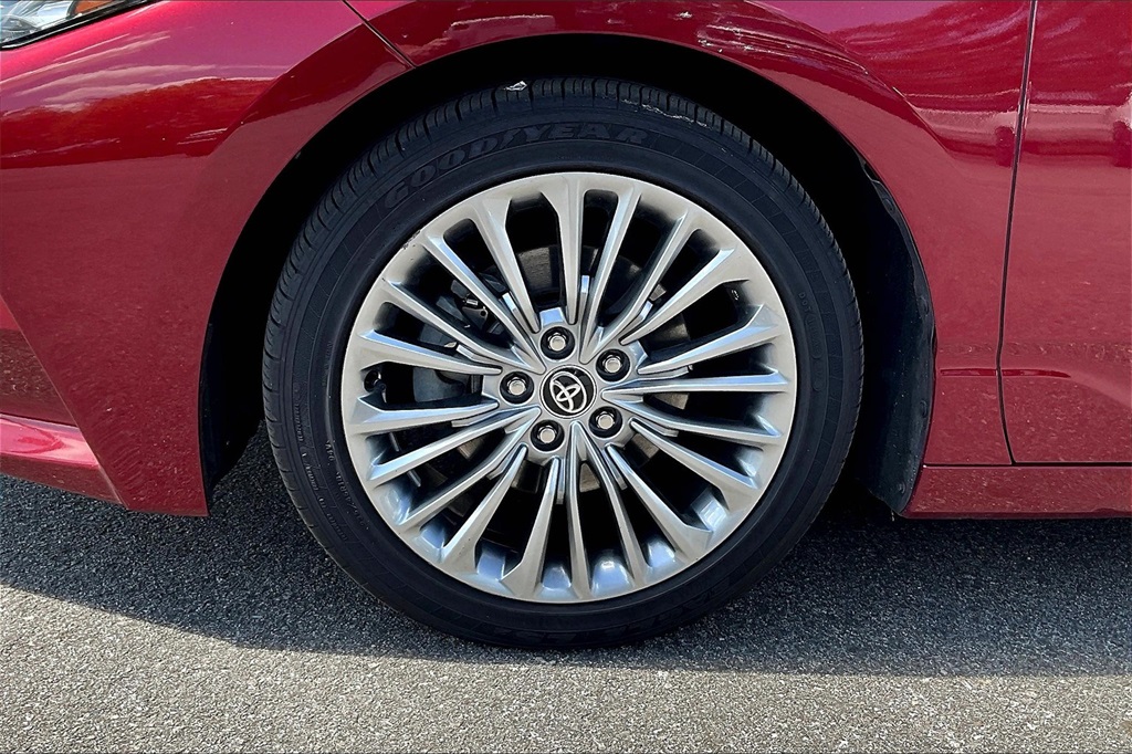 2022 Toyota Avalon Limited - Photo 7