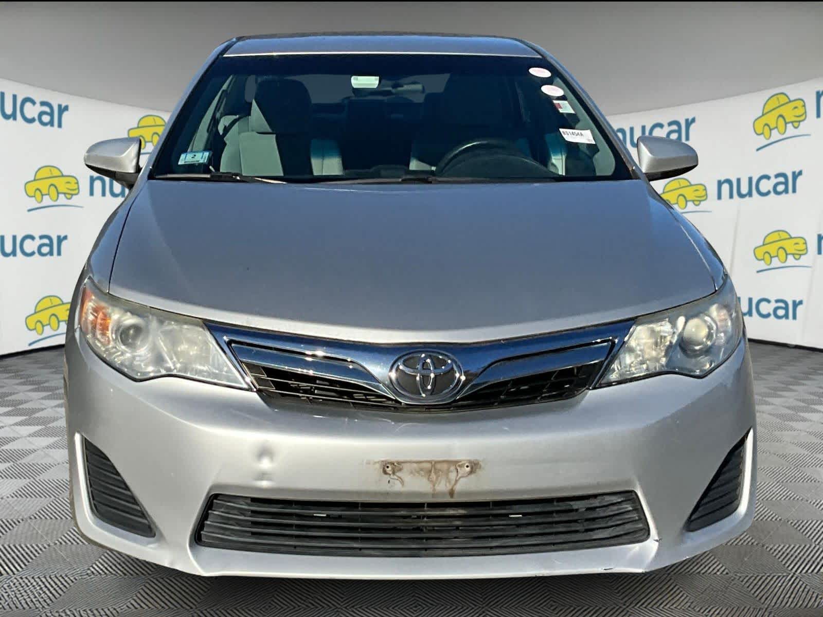 2012 Toyota Camry LE - Photo 2