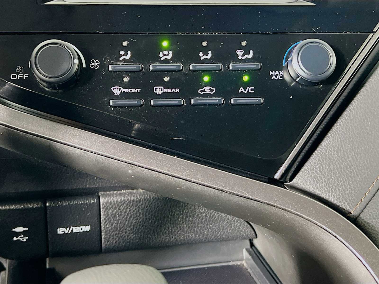 2019 Toyota Camry LE - Photo 15