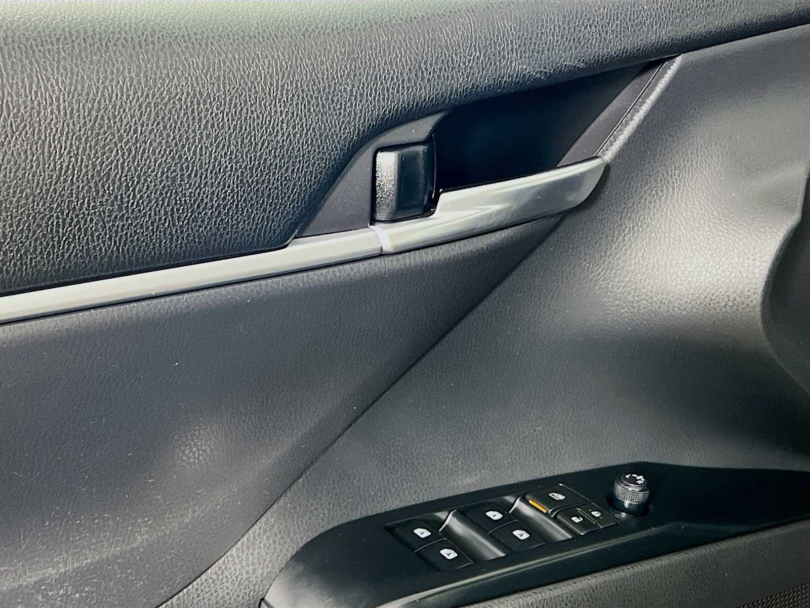 2019 Toyota Camry LE - Photo 17