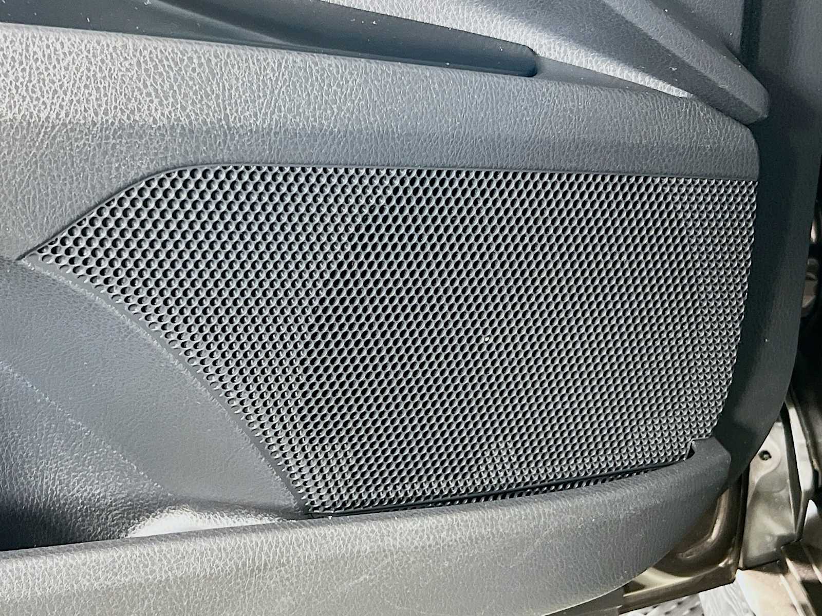 2019 Toyota Camry LE - Photo 18