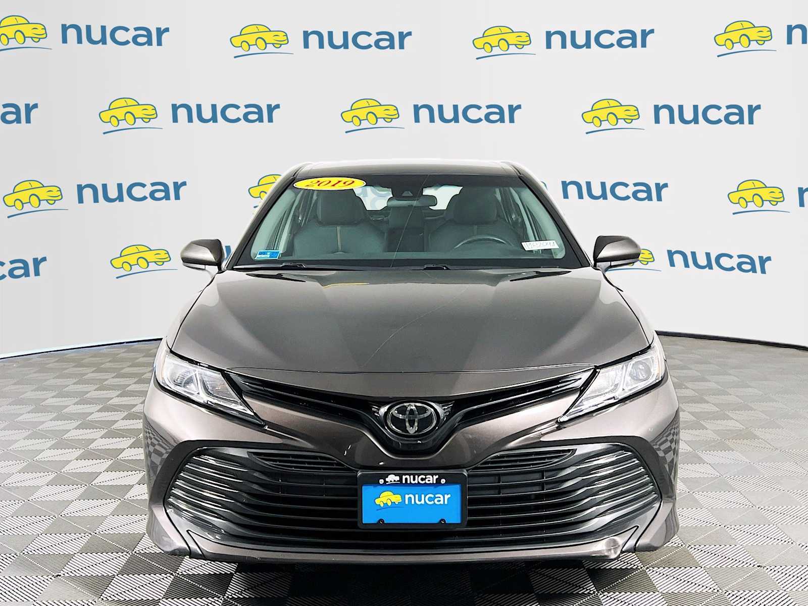 2019 Toyota Camry LE - Photo 2
