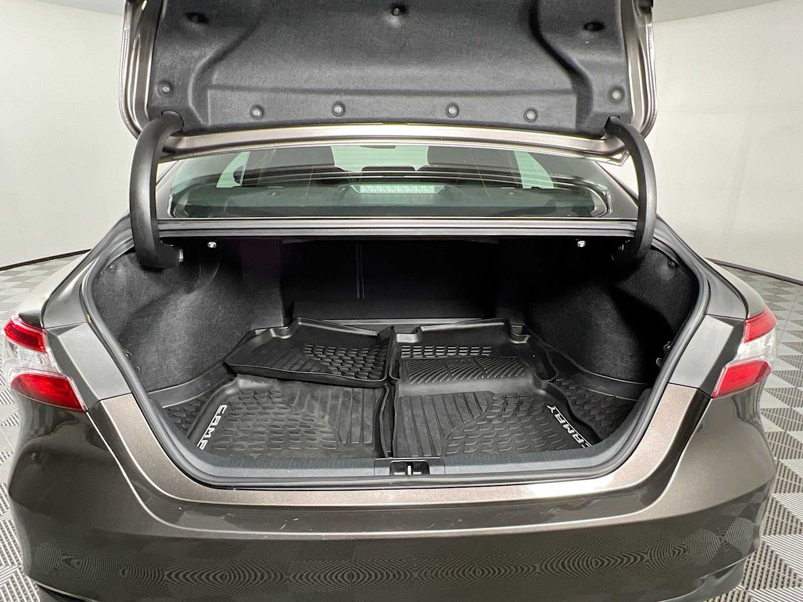 2019 Toyota Camry LE - Photo 24