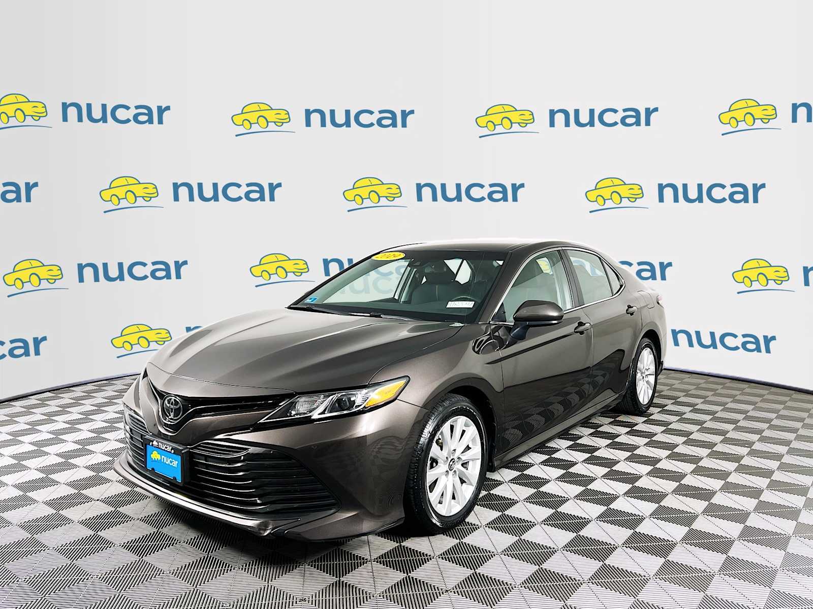 2019 Toyota Camry LE - Photo 3