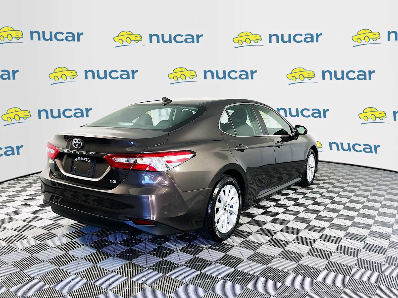 2019 Toyota Camry LE - Photo 7