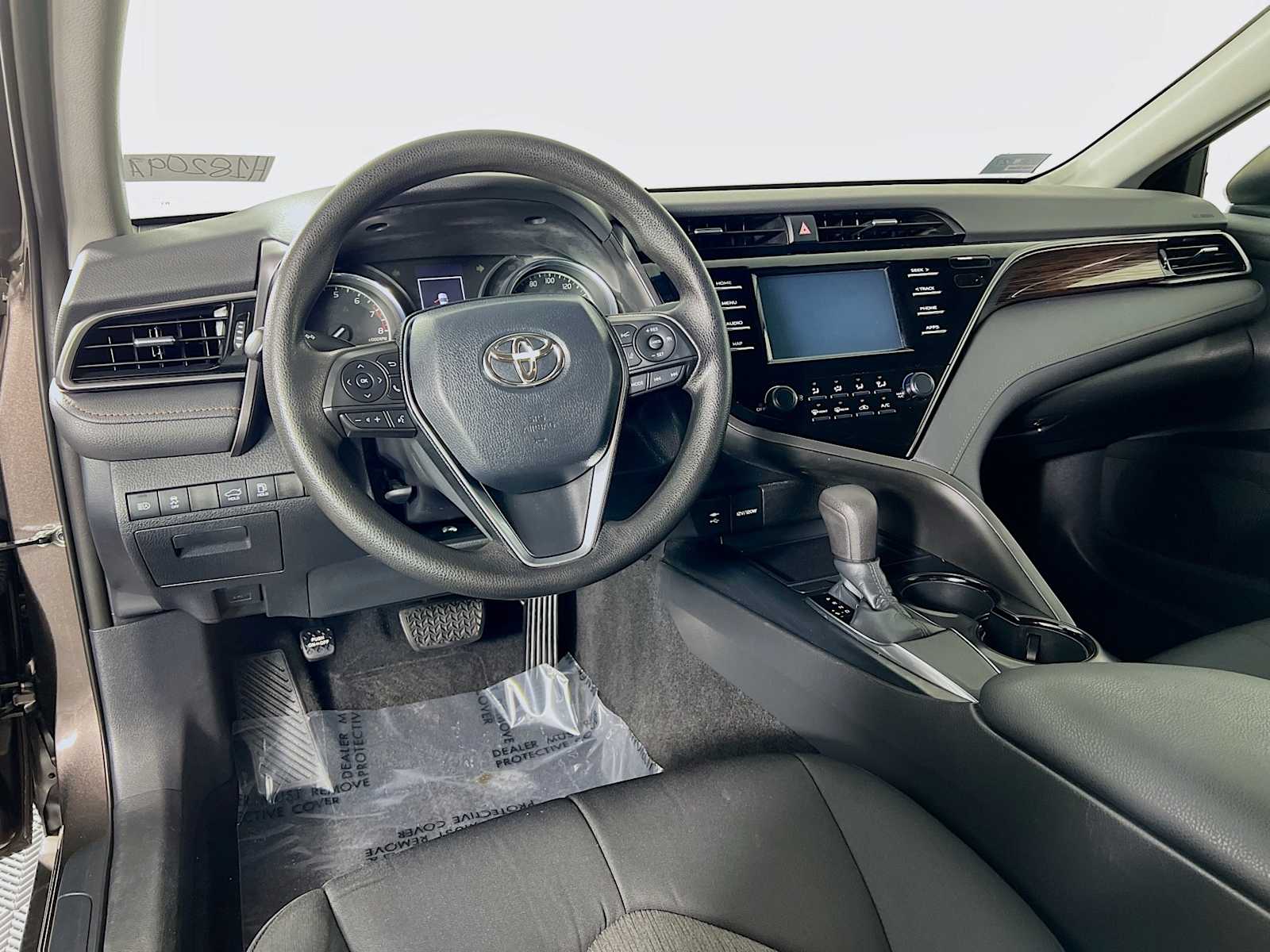 2019 Toyota Camry LE - Photo 9