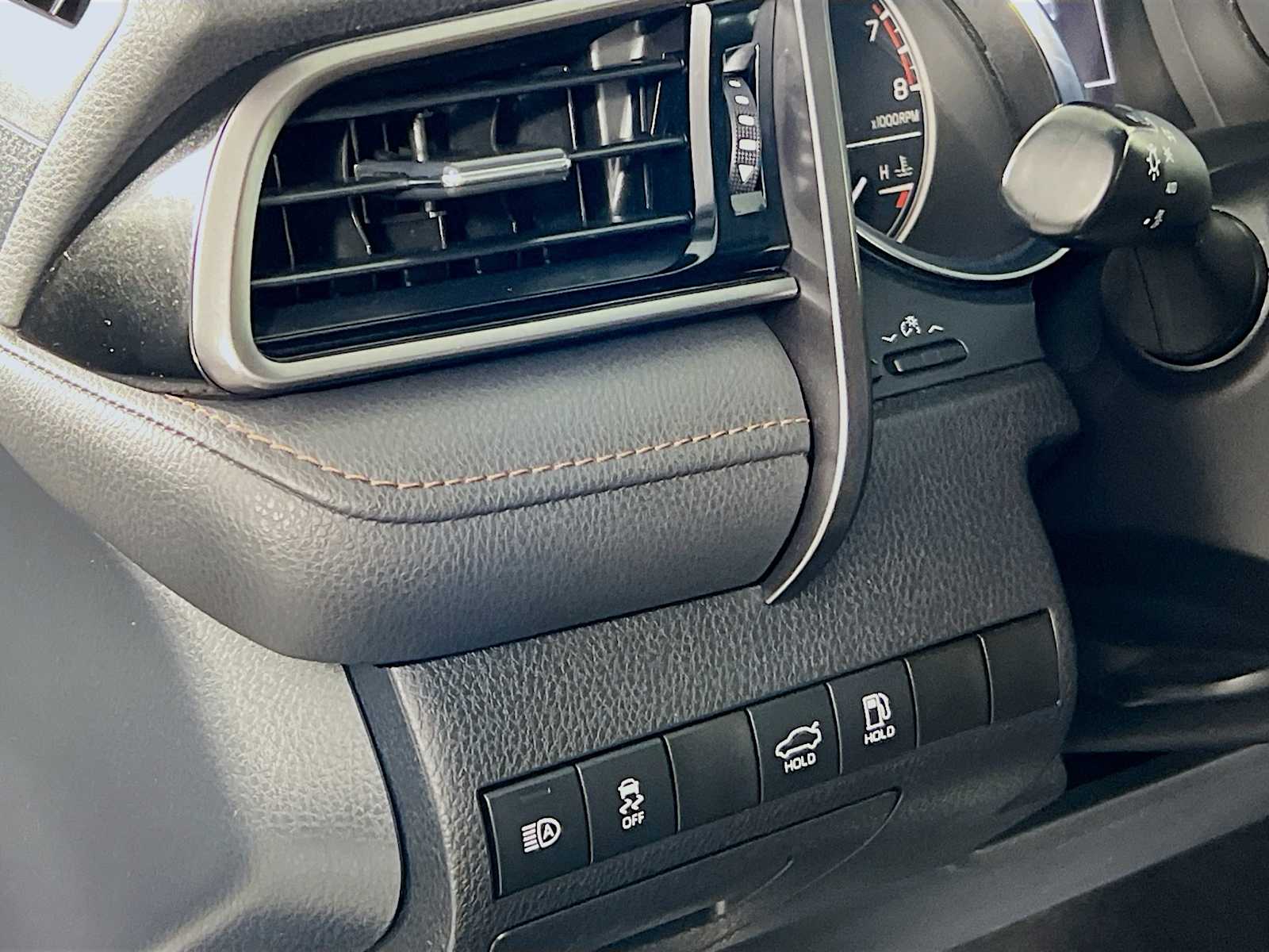 2019 Toyota Camry LE - Photo 10