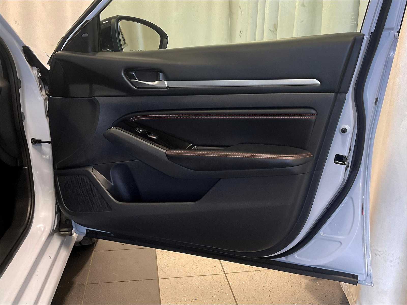 2023 Nissan Altima 2.5 SR - Photo 12