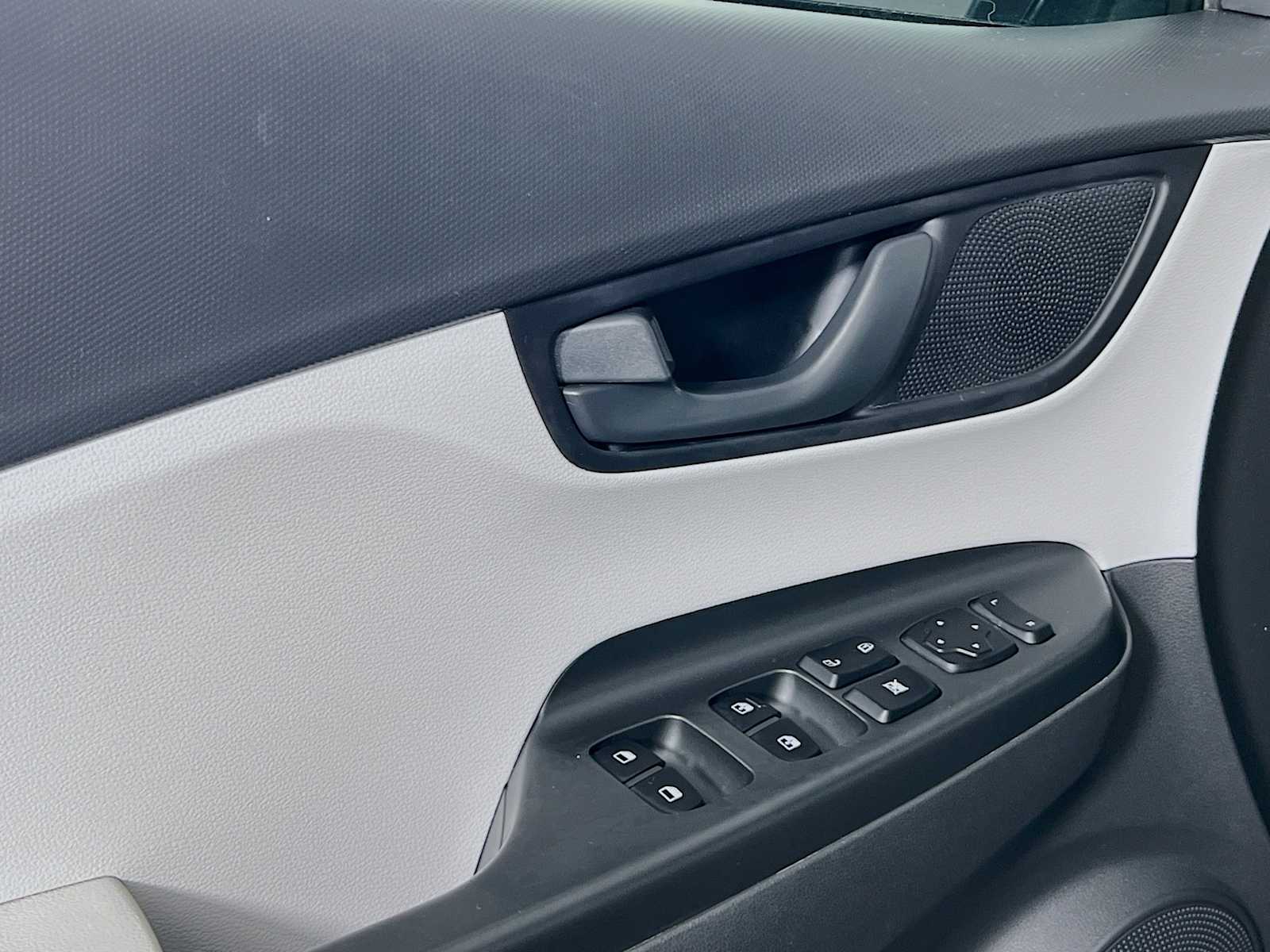 2023 Hyundai Kona SEL - Photo 17