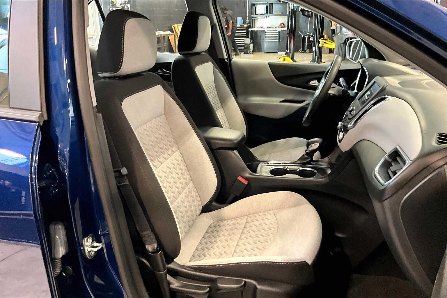 2022 Chevrolet Equinox LS - Photo 11