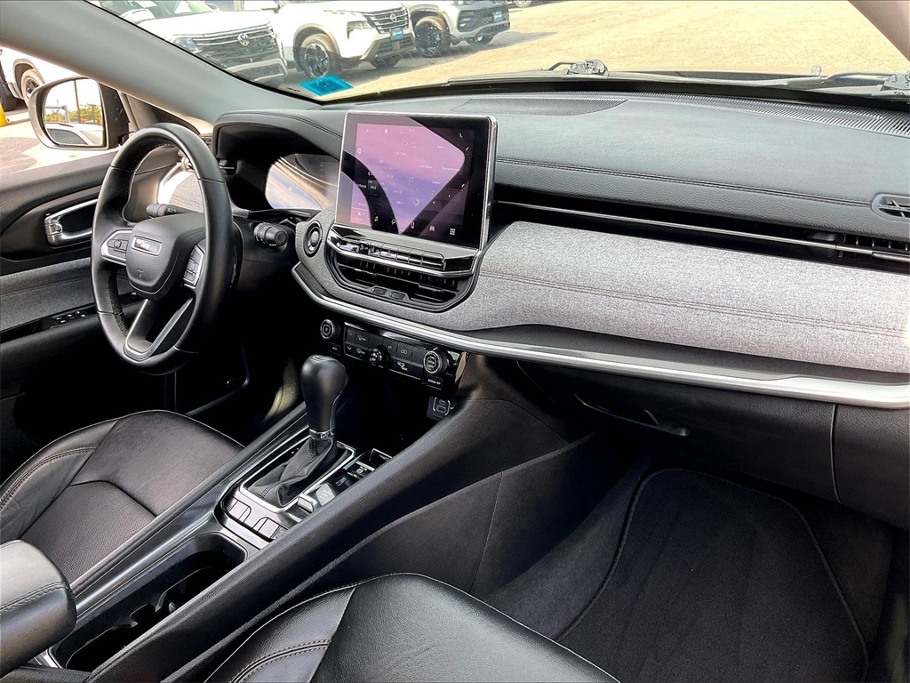 2022 Jeep Compass Latitude Lux - Photo 13