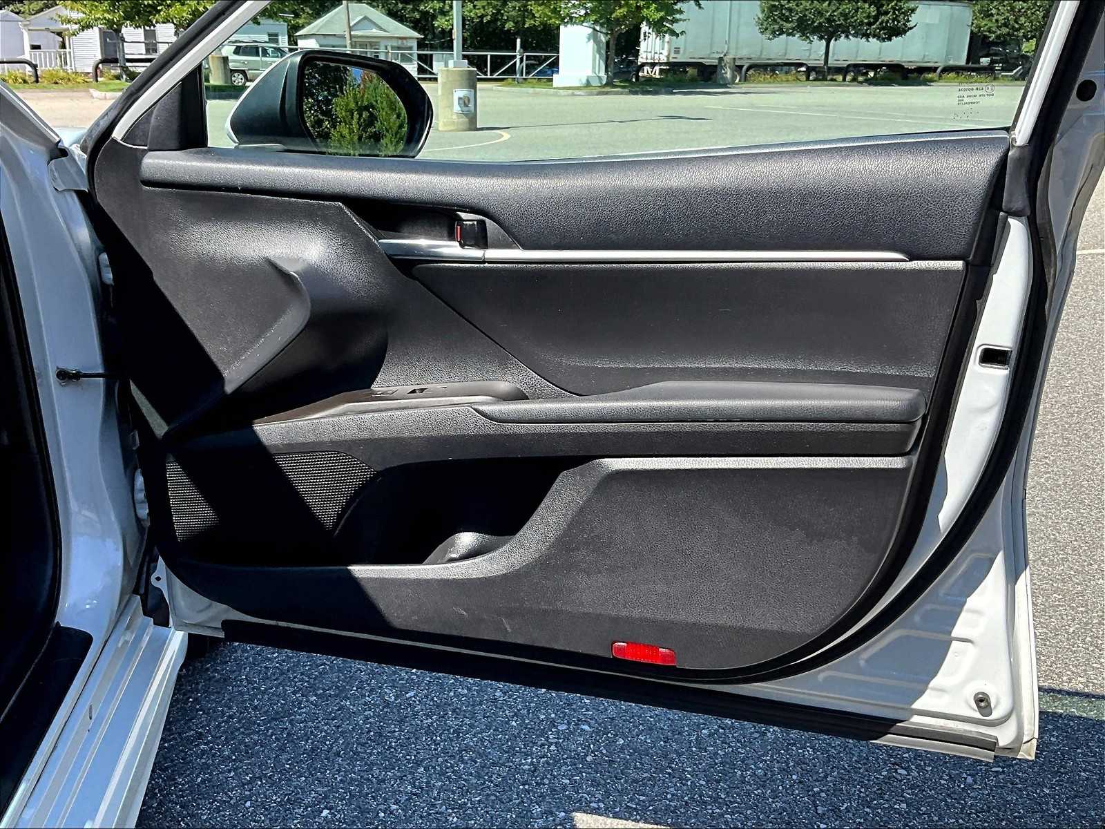 2023 Toyota Camry SE - Photo 12