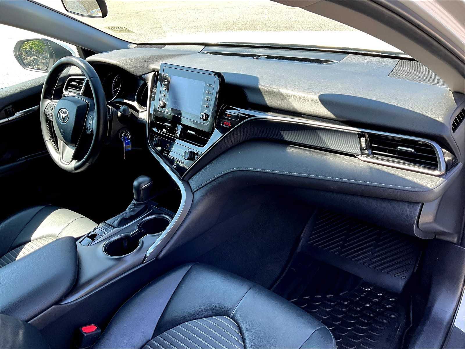 2023 Toyota Camry SE - Photo 14