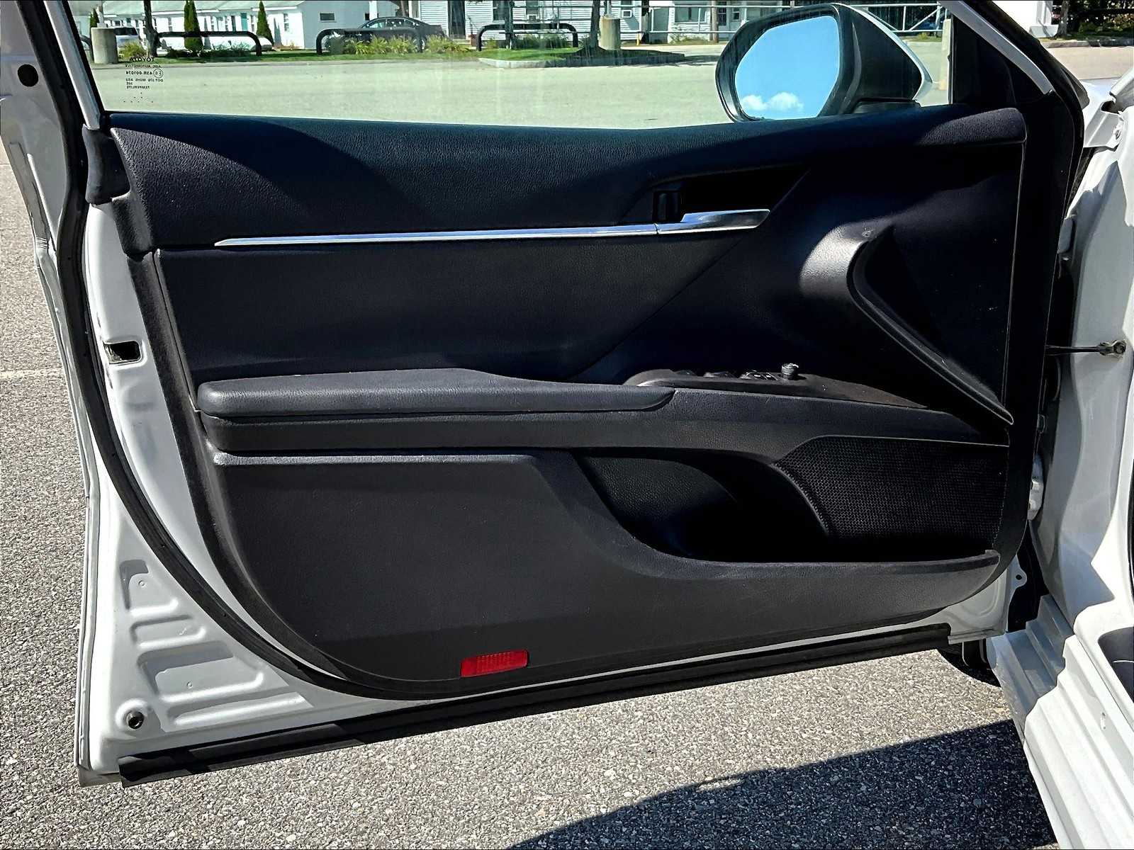 2023 Toyota Camry SE - Photo 9