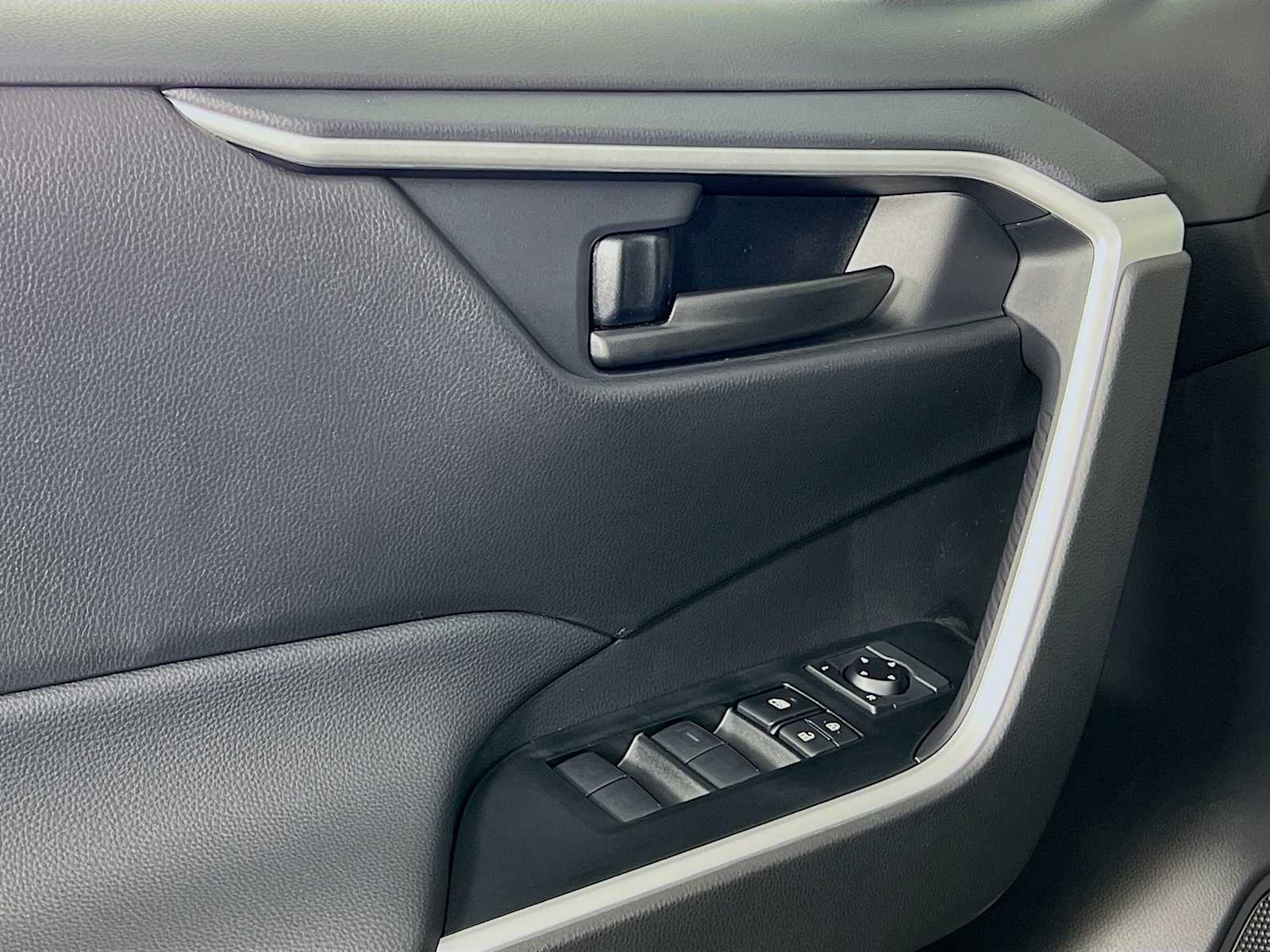 2025 Toyota RAV4 LE - Photo 16