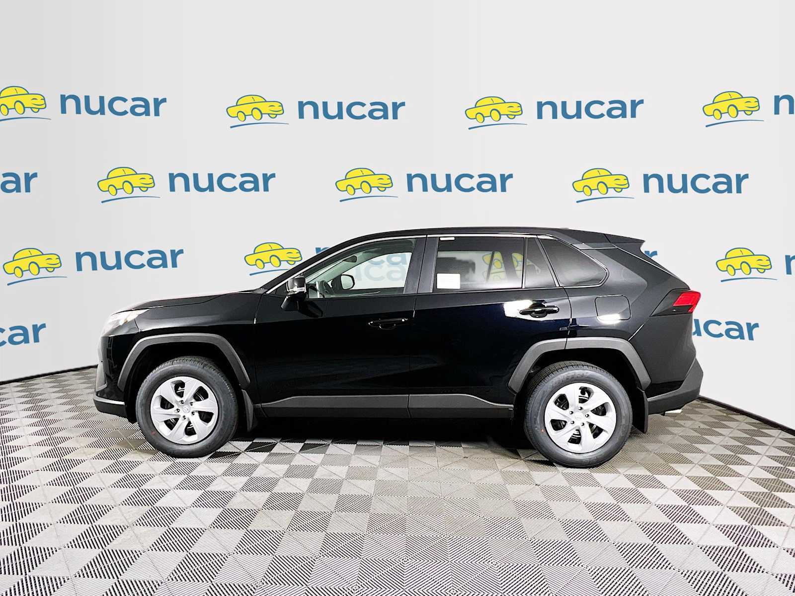 2025 Toyota RAV4 LE - Photo 3