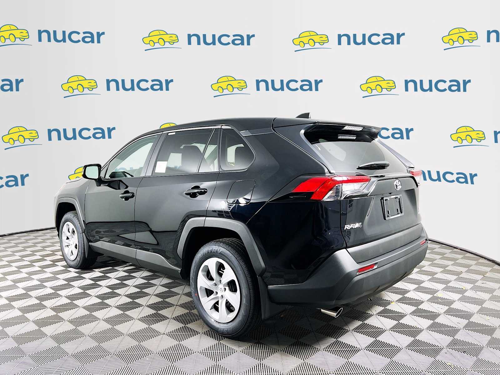 2025 Toyota RAV4 LE - Photo 4