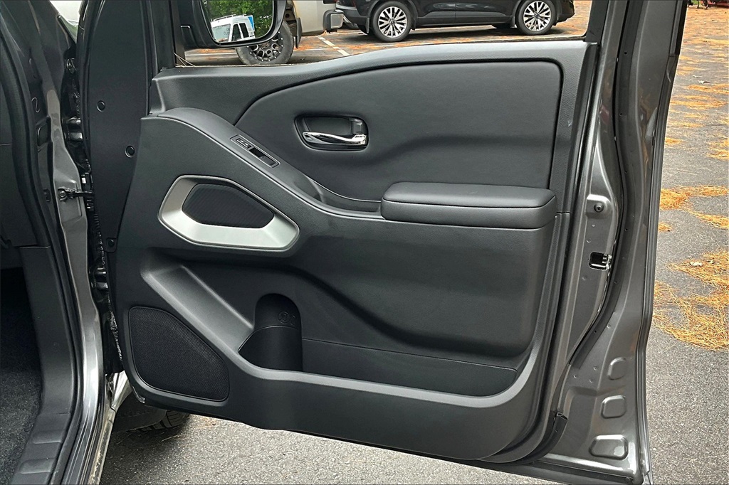 2025 Nissan Frontier SV - Photo 12
