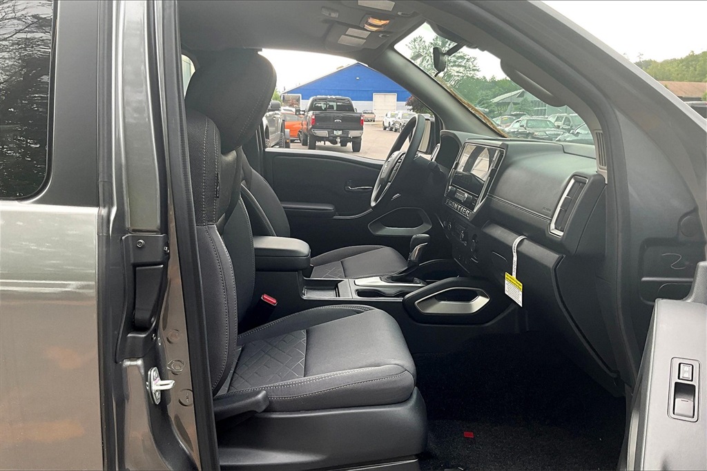 2025 Nissan Frontier SV - Photo 14