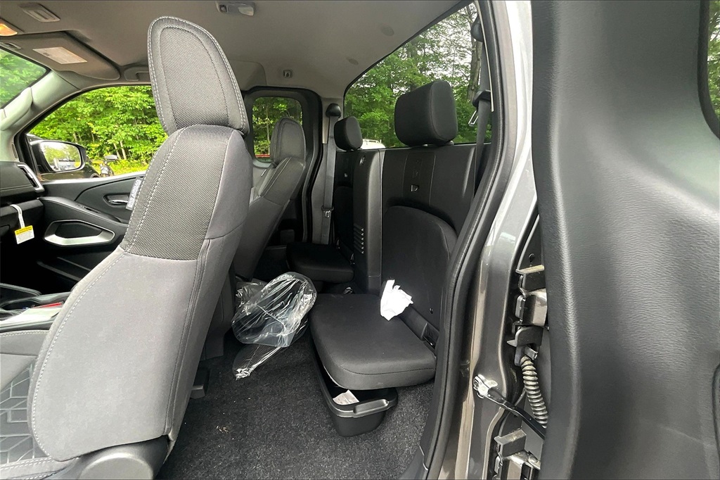 2025 Nissan Frontier SV - Photo 15
