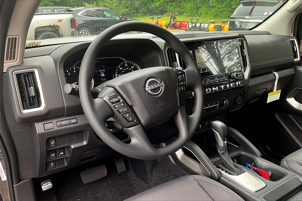2025 Nissan Frontier SV - Photo 8