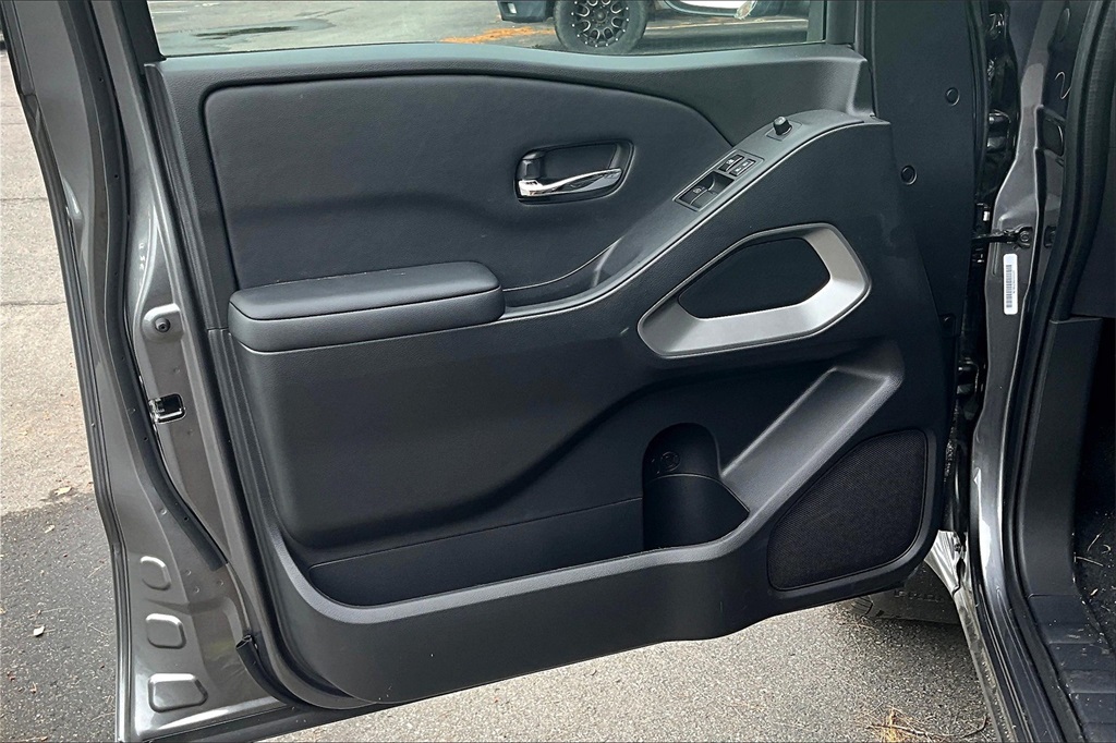 2025 Nissan Frontier SV - Photo 9