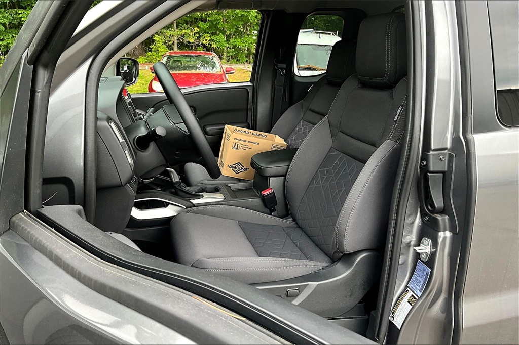 2025 Nissan Frontier SV - Photo 10