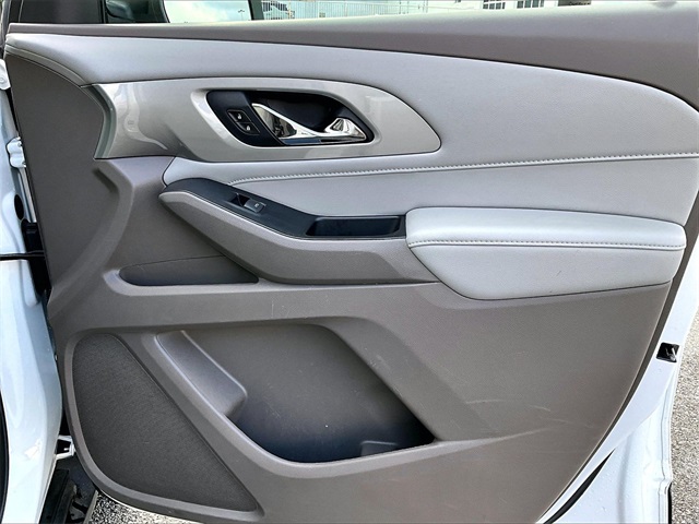 2021 Chevrolet Traverse LT - Photo 12