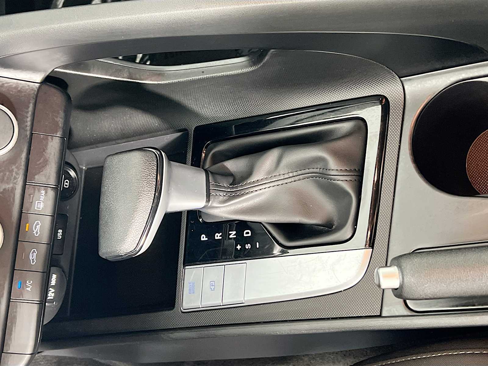 2022 Hyundai Elantra SE - Photo 16