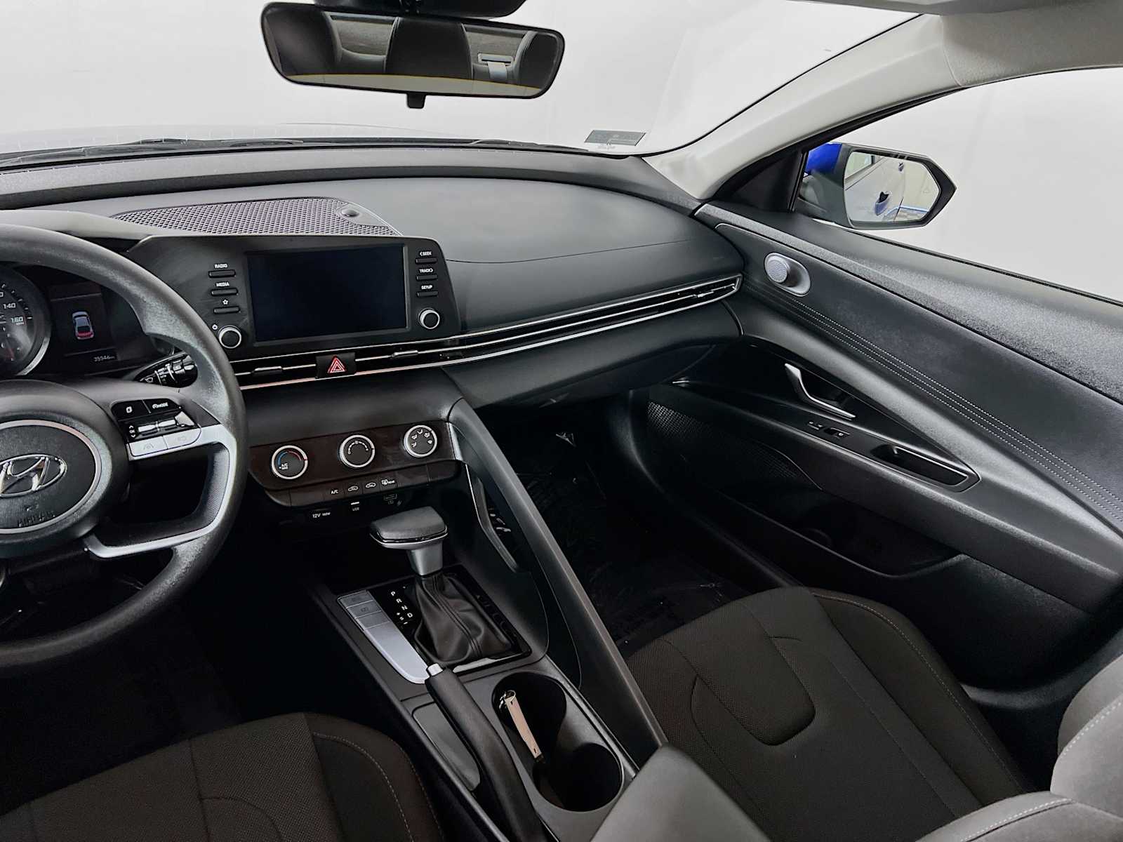 2022 Hyundai Elantra SE - Photo 22