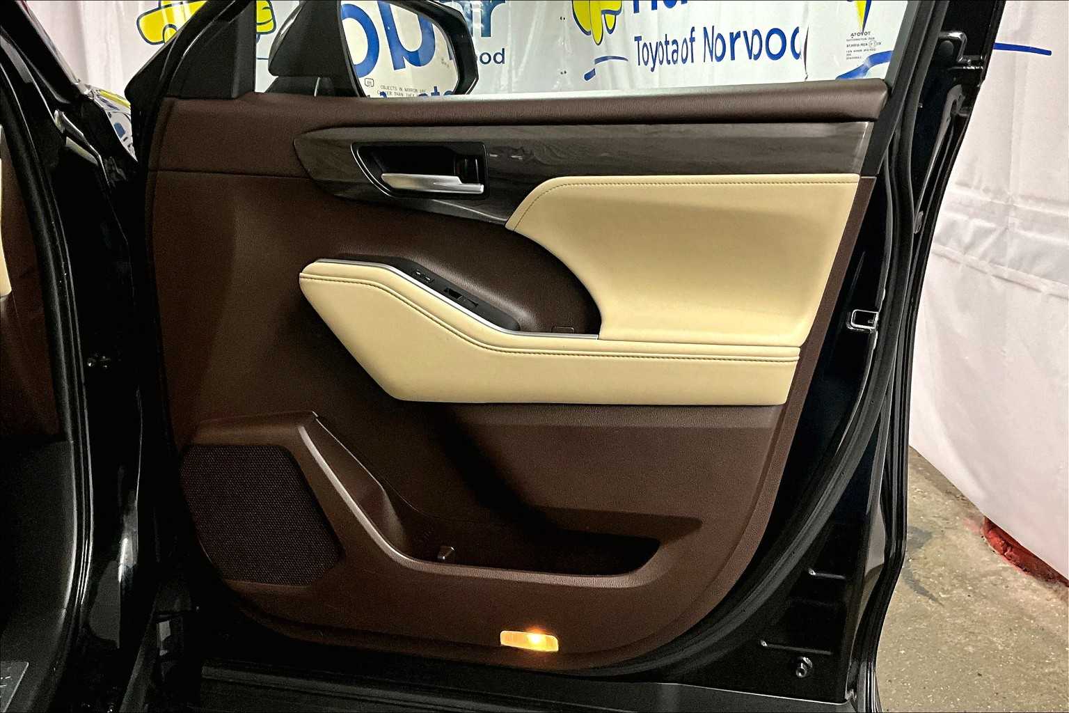 2021 Toyota Highlander Limited - Photo 12